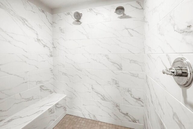 2712 Kensington Ave NE, Saint Michael, MN 55376 - full bath featuring a tile shower