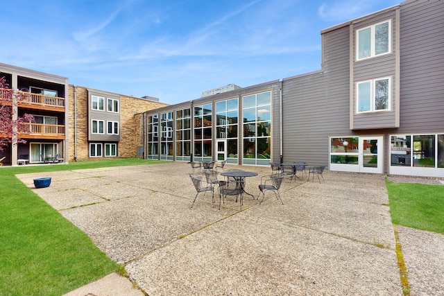 450 Ford Rd Unit 217, Saint Louis Park, MN 55426 - surrounding community with a patio