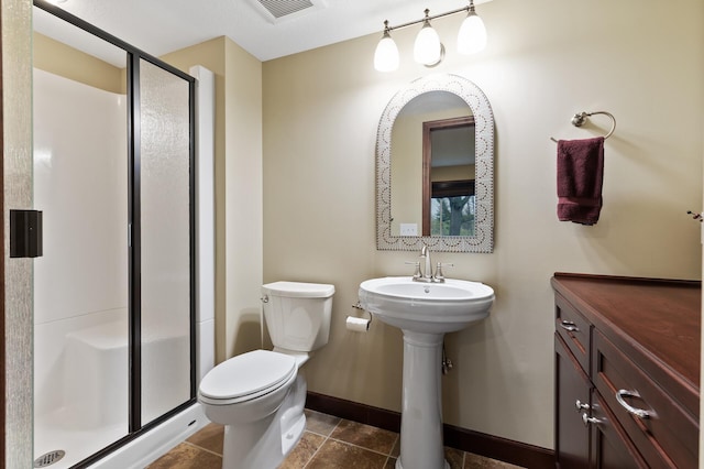 full bathroom featuring a sink, toilet, baseboards, visible vents, and a stall shower