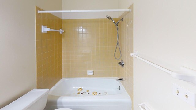 2495 Canabury Dr Unit 125, Little Canada, MN 55117 - full bathroom with toilet and shower / bathtub combination