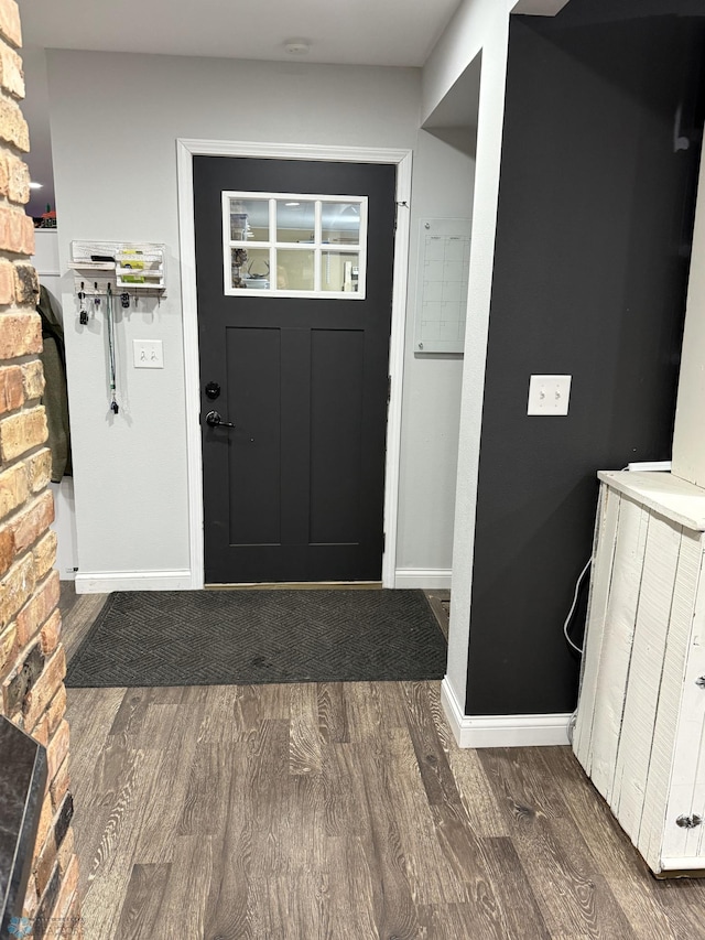 436 2nd Ave E, Halstad, MN 56548 - entrance foyer with wood finished floors and baseboards