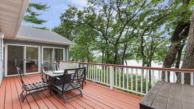 deck featuring outdoor dining space