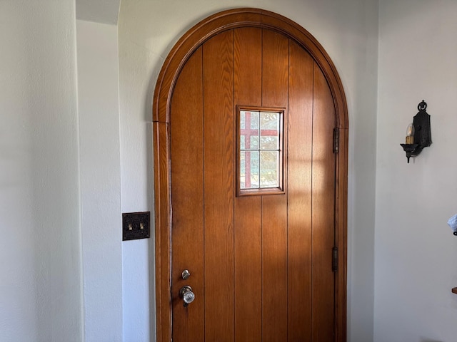 201 2nd St W, Chokio, MN 56221 - details with arched walkways