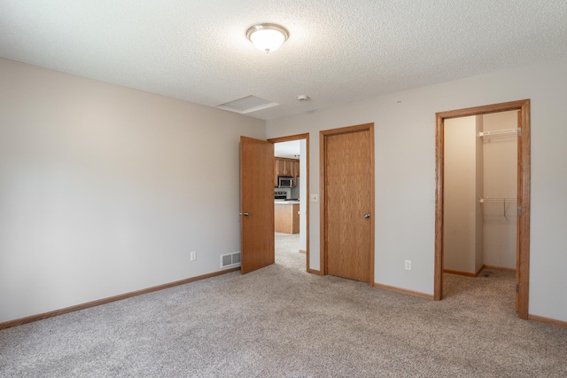 15174 Cates Lake Dr, Savage, MN 55372 - unfurnished bedroom with a textured ceiling, visible vents, carpet, and a closet