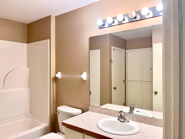 953 14th Ln SE, Cambridge, MN 55008 - bathroom featuring vanity, a textured ceiling, and shower / bathtub combination