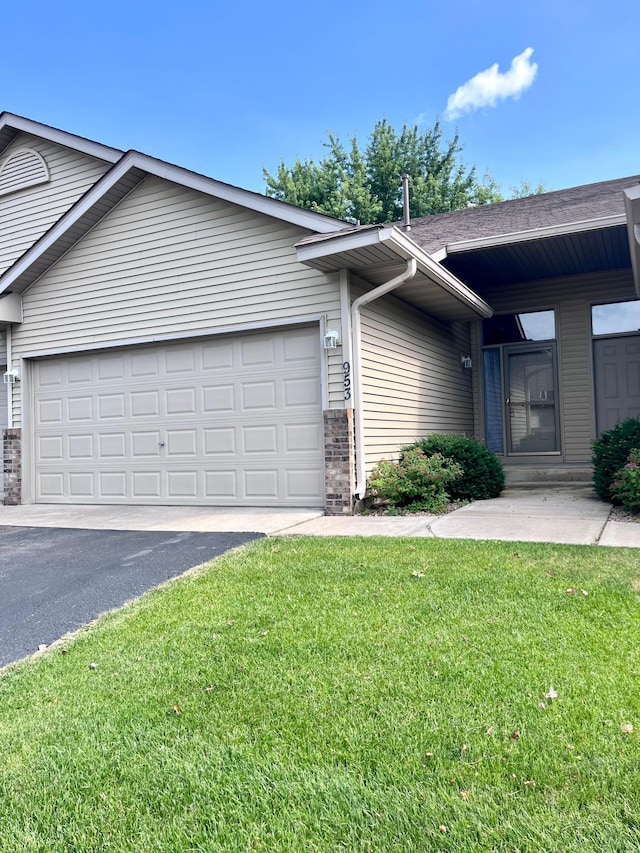 953 14th Ln SE, Cambridge, MN 55008 - ranch-style home featuring an attached garage, driveway, a front lawn, and brick siding