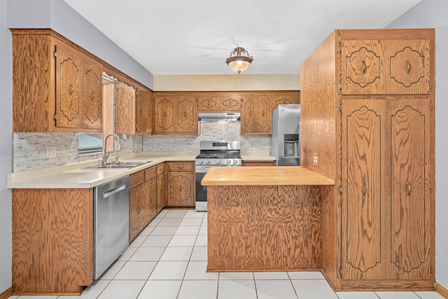 4418 Chowen Ave N, Robbinsdale, MN 55422 - kitchen featuring stainless steel appliances, under cabinet range hood, decorative backsplash, and light countertops