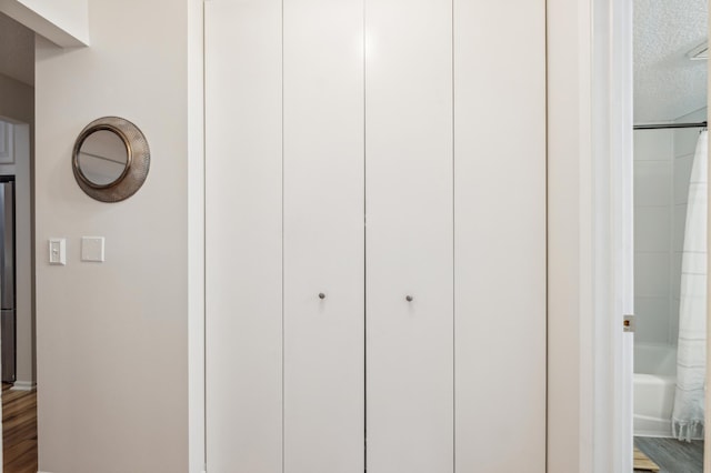 401 1st St Unit 308, Minneapolis, MN 55401 - detailed view of a textured ceiling and freestanding refrigerator
