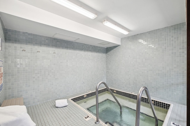 401 1st St Unit 308, Minneapolis, MN 55401 - bathroom featuring tile walls and tile patterned flooring