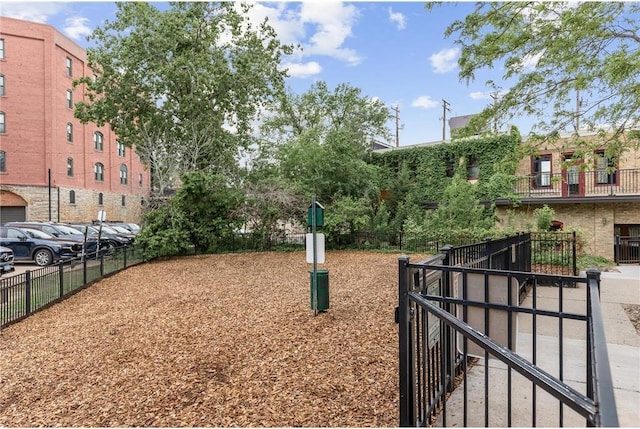 401 1st St Unit 308, Minneapolis, MN 55401 - surrounding community with fence