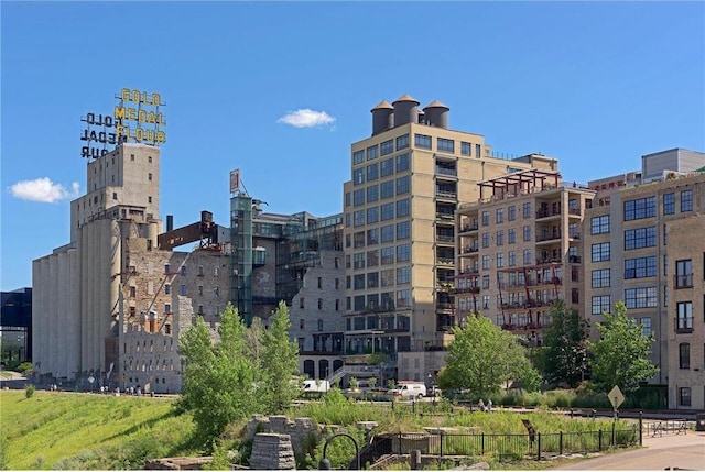 401 1st St Unit 308, Minneapolis, MN 55401 - view of building exterior with a city view