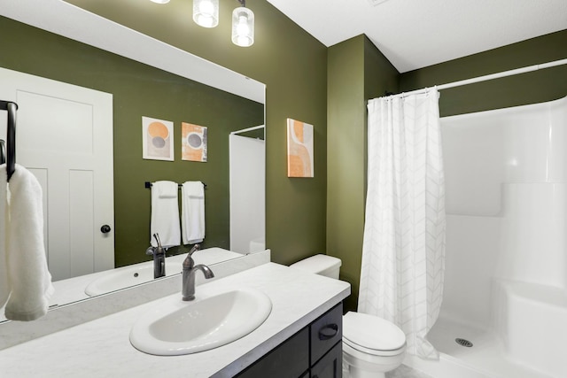 4737 130th Ln NE, Blaine, MN 55449 - full bath featuring toilet, vanity, and curtained shower