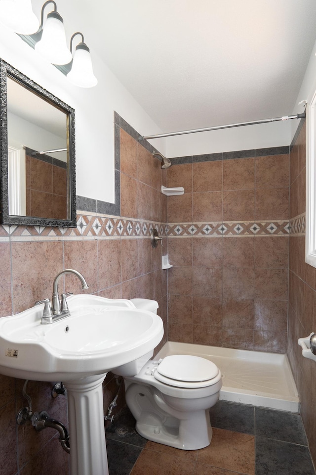 7740 Arlington Ave N, Brooklyn Park, MN 55443 - full bath featuring tile patterned flooring, a shower stall, toilet, and tile walls