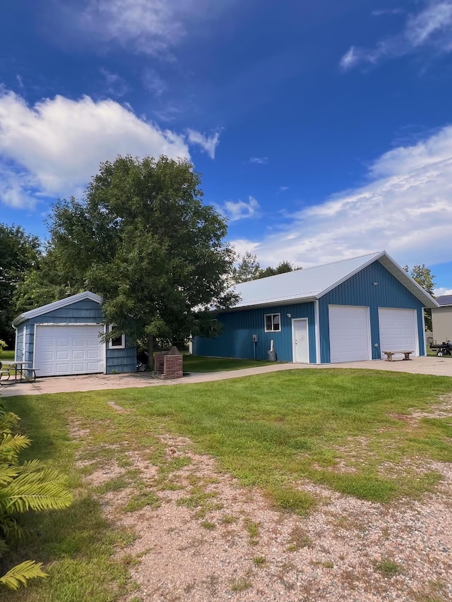 35629 Rush Lake Loop Unit 32, Rush Lake Twp, MN 56571 - ranch-style house with an outdoor structure, a front yard, and a garage