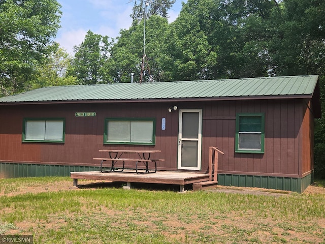 2857 281st Ave, Sterling Twp, WI 54024 - view of front facade with a front yard and a metal roof
