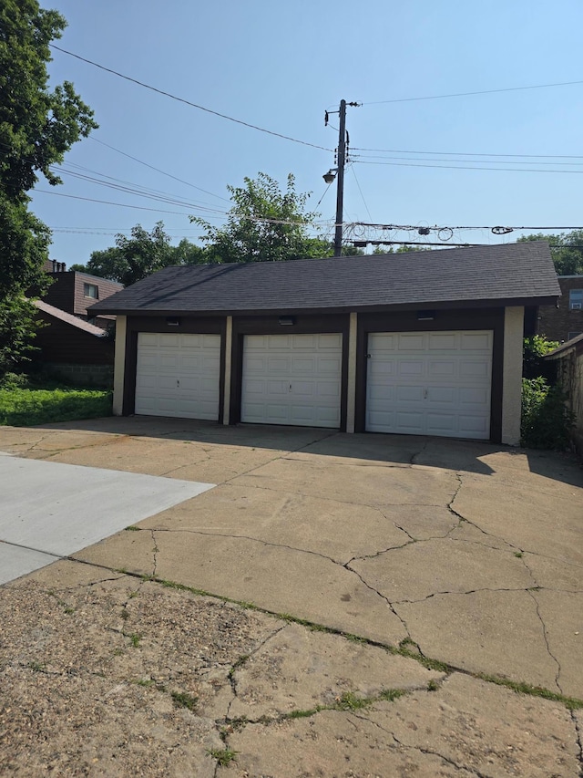 view of detached garage