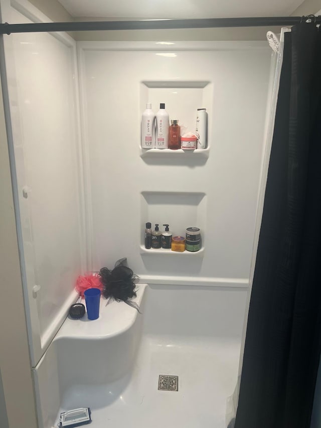 bathroom featuring curtained shower
