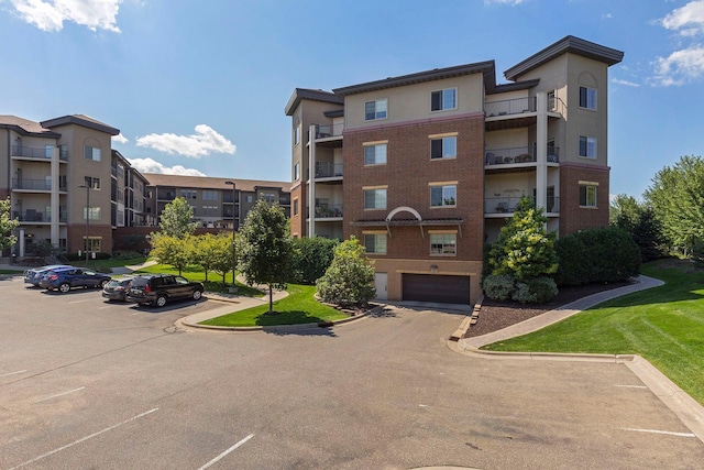 7100 Metro Blvd Unit 206, Edina, MN 55439 - view of building exterior featuring uncovered parking