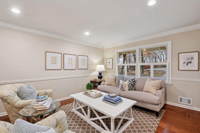 living area with visible vents, crown molding, wood finished floors, baseboards, and recessed lighting