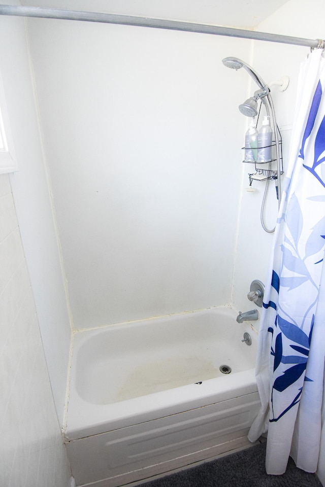 full bath with shower / bathtub combination with curtain