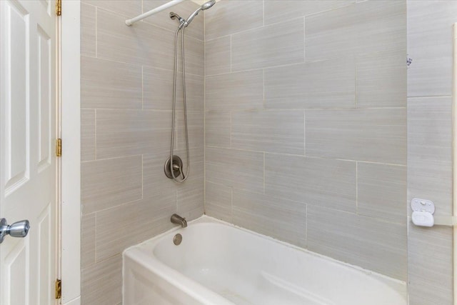 bathroom with shower / tub combination