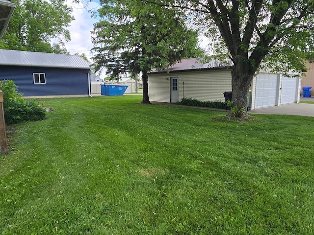 421 7th Ave SE, Pipestone, MN 56164 - view of grassy yard with a garage