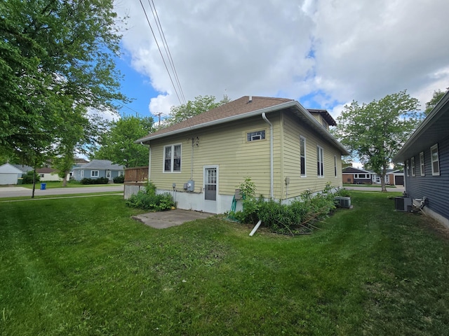 421 7th Ave SE, Pipestone, MN 56164 - view of property exterior featuring a lawn and central AC
