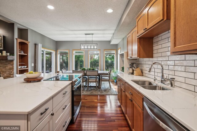 4022 Yosemite Ave S, Saint Louis Park, MN 55416 - kitchen featuring a healthy amount of sunlight, stainless steel appliances, a sink, and a textured ceiling