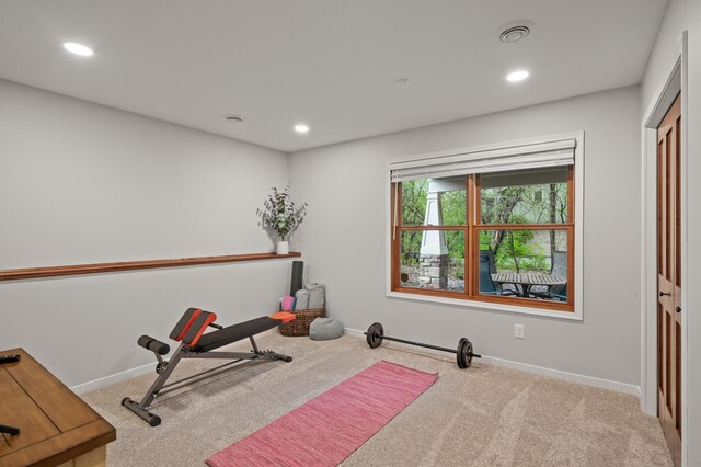 workout area with recessed lighting, carpet flooring, and baseboards