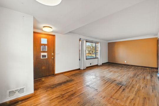7335 Penn Ave S, Richfield, MN 55423 - foyer featuring wood finished floors and baseboards
