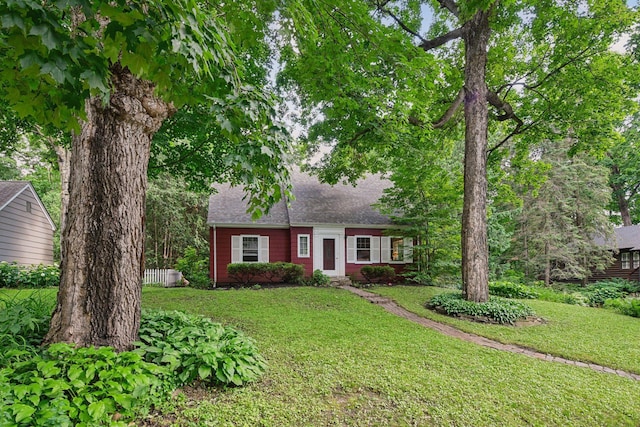 19135 Highland Ave, Deephaven, MN 55391 - view of front facade featuring a front lawn and roof with shingles