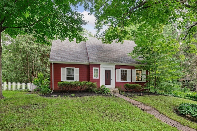 19135 Highland Ave, Deephaven, MN 55391 - cape cod house with a shingled roof