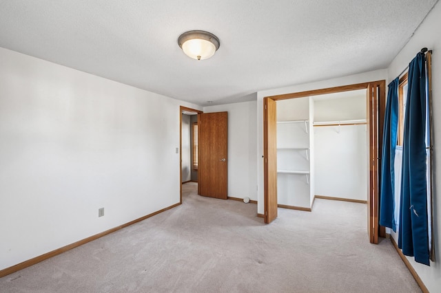 919 6th Ave S, Stillwater, MN 55082 - unfurnished bedroom featuring carpet, a closet, and a textured ceiling
