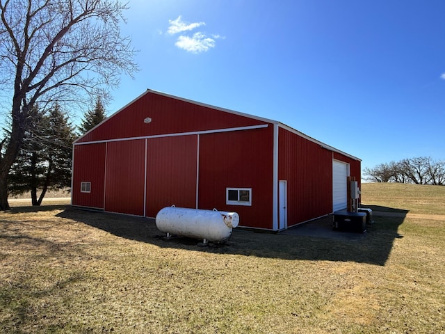 view of pole building with a lawn