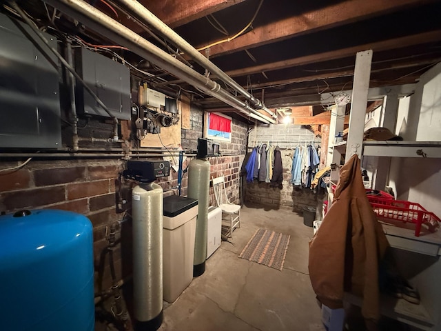 20343 680th Ave, Alden, MN 56009 - unfinished basement featuring a water pressure tank and a water softener system