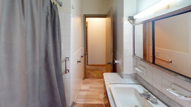 2849 Jersey Ave S, Saint Louis Park, MN 55426 - full bathroom featuring tile walls, a shower with curtain, decorative backsplash, and vanity