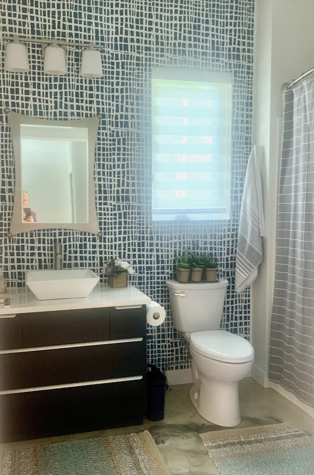 4405 17th Ave NW, Sauk Rapids, MN 56379 - full bathroom with toilet, curtained shower, vanity, and tile walls