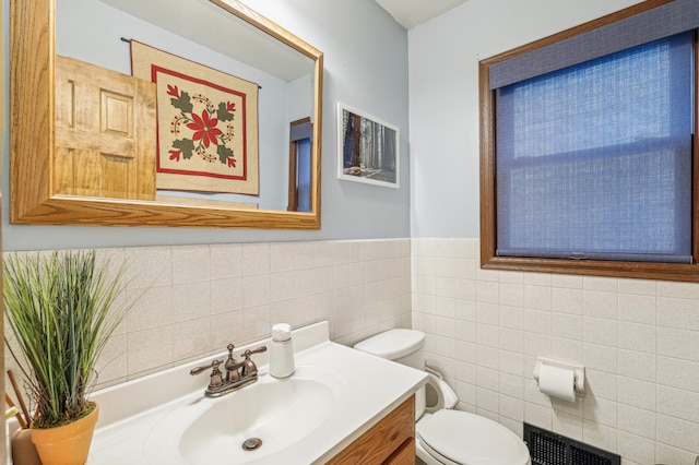 716 6th St NE, Minneapolis, MN 55413 - half bath with tile walls, vanity, toilet, and wainscoting