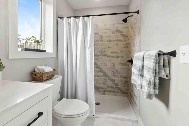 2737 Golfview Dr SW, Pine River Twp, MN 56474 - bathroom featuring toilet, vanity, and a tile shower