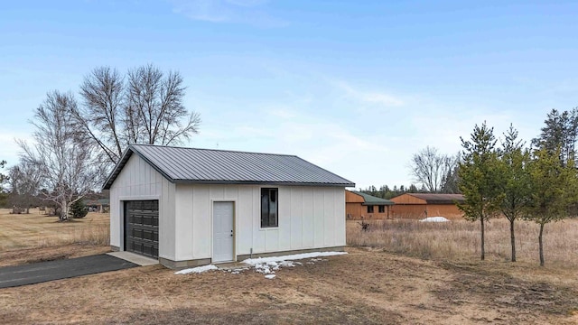 2737 Golfview Dr SW, Pine River Twp, MN 56474 - garage with asphalt driveway