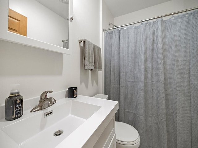 1883 County Road C E, Maplewood, MN 55109 - bathroom with vanity and curtained shower