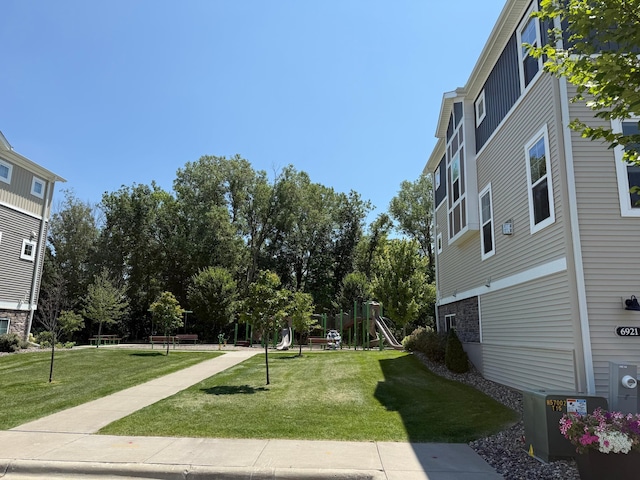 6921 Huckleberry Dr, Minnetrista, MN 55331 - view of property's community with a lawn
