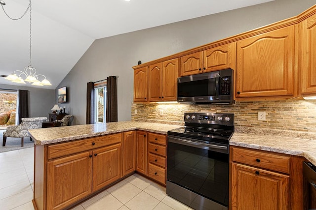 kitchen featuring lofted ceiling, an inviting chandelier, backsplash, black range with electric stovetop, and a peninsula
