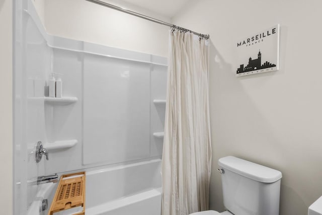 775 Roselyn Dr, Victoria, MN 55386 - full bath with shower / tub combo with curtain and toilet
