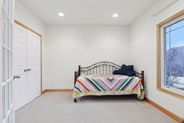 carpeted bedroom featuring recessed lighting and baseboards