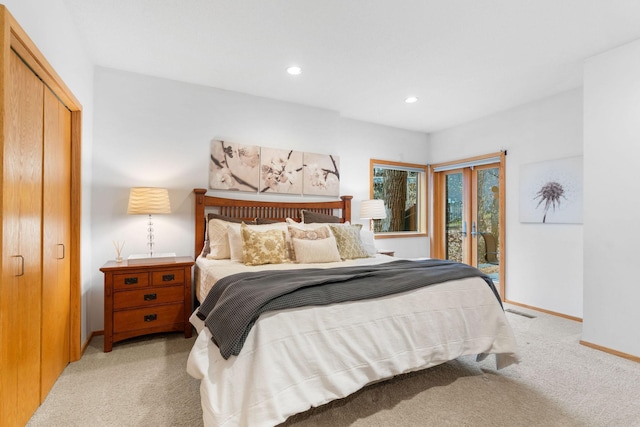 bedroom featuring light colored carpet, access to exterior, baseboards, a closet, and recessed lighting