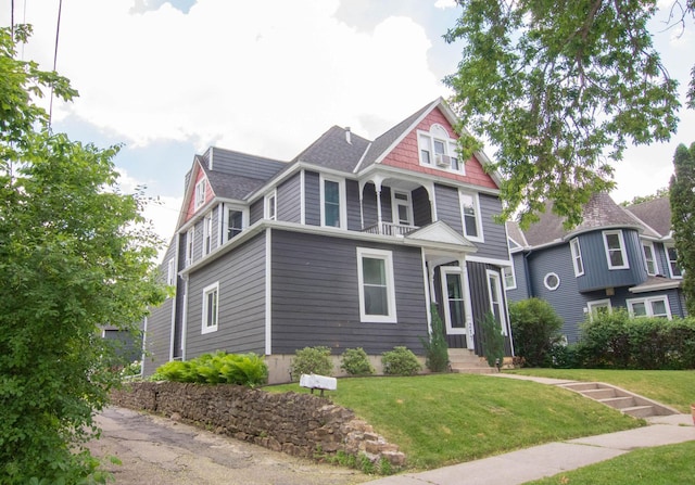 217 Center St, Mankato, MN 56001 - victorian home featuring a front lawn