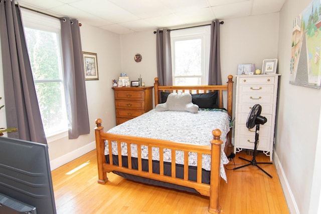 217 Center St, Mankato, MN 56001 - bedroom featuring baseboards, a drop ceiling, and light wood-style floors