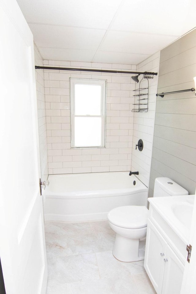 217 Center St, Mankato, MN 56001 - full bathroom featuring toilet, vanity, and tub / shower combination