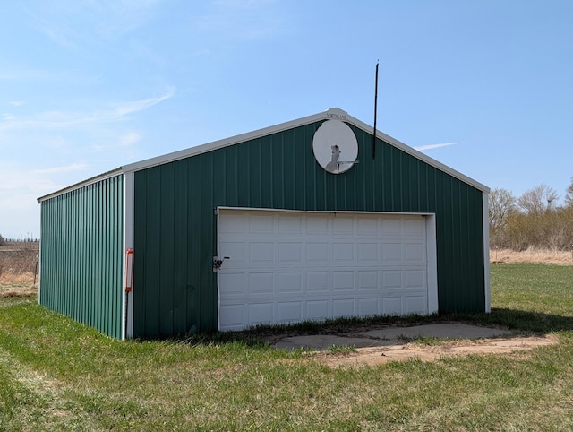 view of detached garage